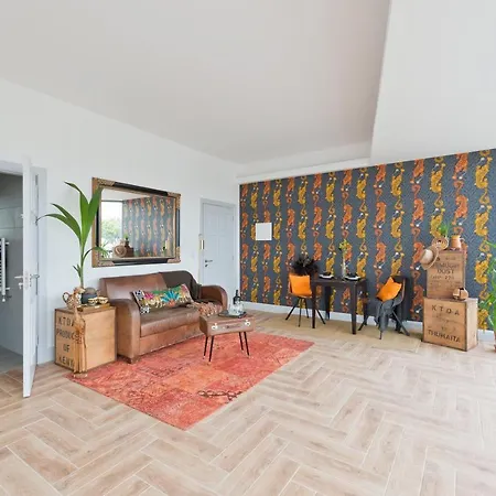 Inchicore Suites מלון *