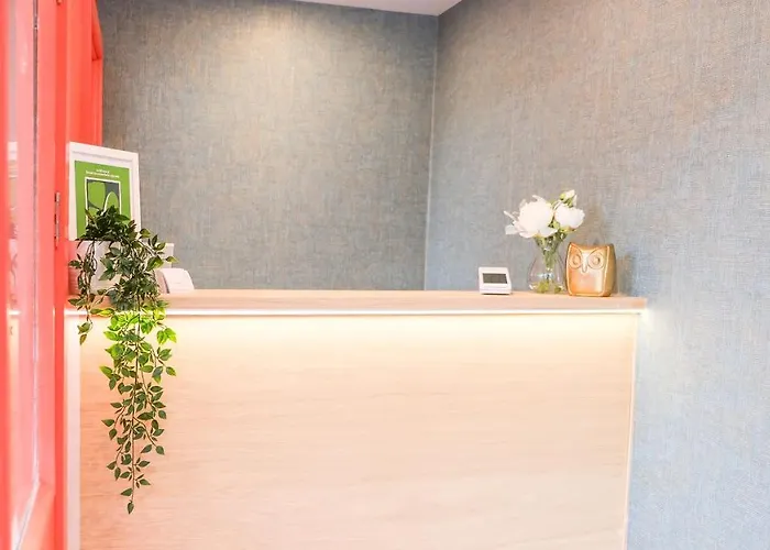 מלון Inchicore Suites *